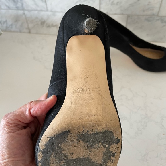 Black suede pumps with gold heel tips size 7 - Picture 2 of 5